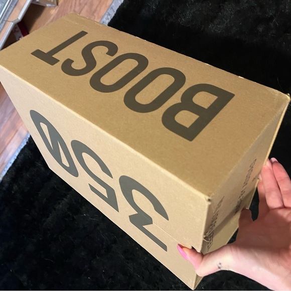 Yeezy Boost 350 v2 in Earth - Picture 7 of 7